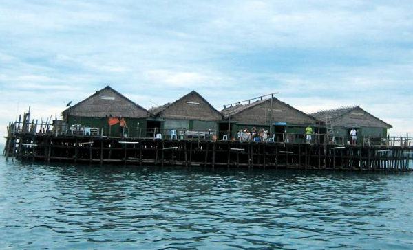 Kayaking to Singapore's First Floating Kelong